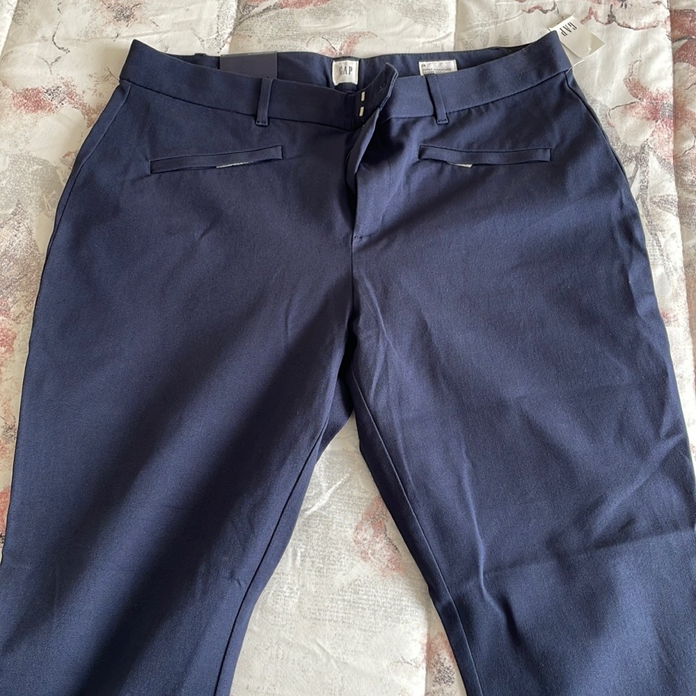 Gap Curvy Signature Skinny Ankle Slacks, I’m the color Navy Blue